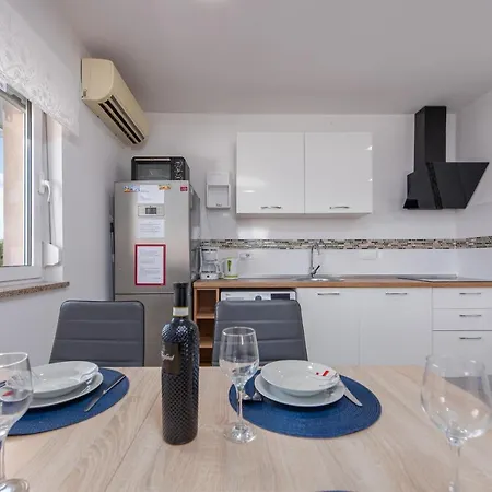 Kiara & Lukas Apartament Vir
