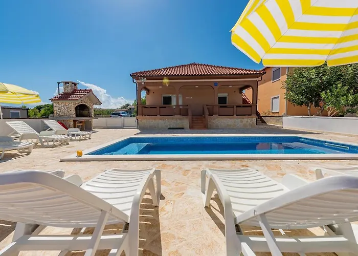 Kiara & Lukas Apartment