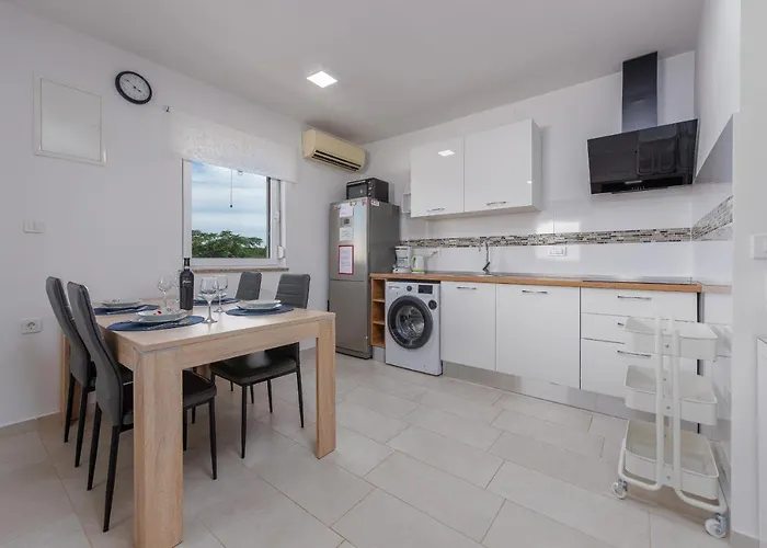 Kiara & Lukas Apartment